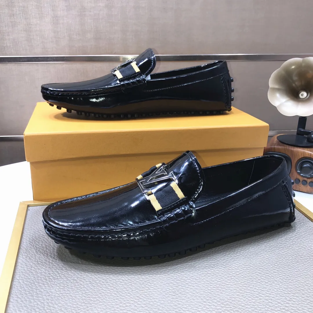 Men's men's shoes 💰420💰 [LV Doudou Shoes] (sheepskin lining) new model is on the market, available on the official website. The new Doudou shoes are processed into single-color materials, and the uppers are made of imported cowhide material. The body of the shoe is fully hemmed with mark thread, and is lined with imported original cowhide leather. The elegant shoe shape is super suitable for all-matching, and the size is 38-44.